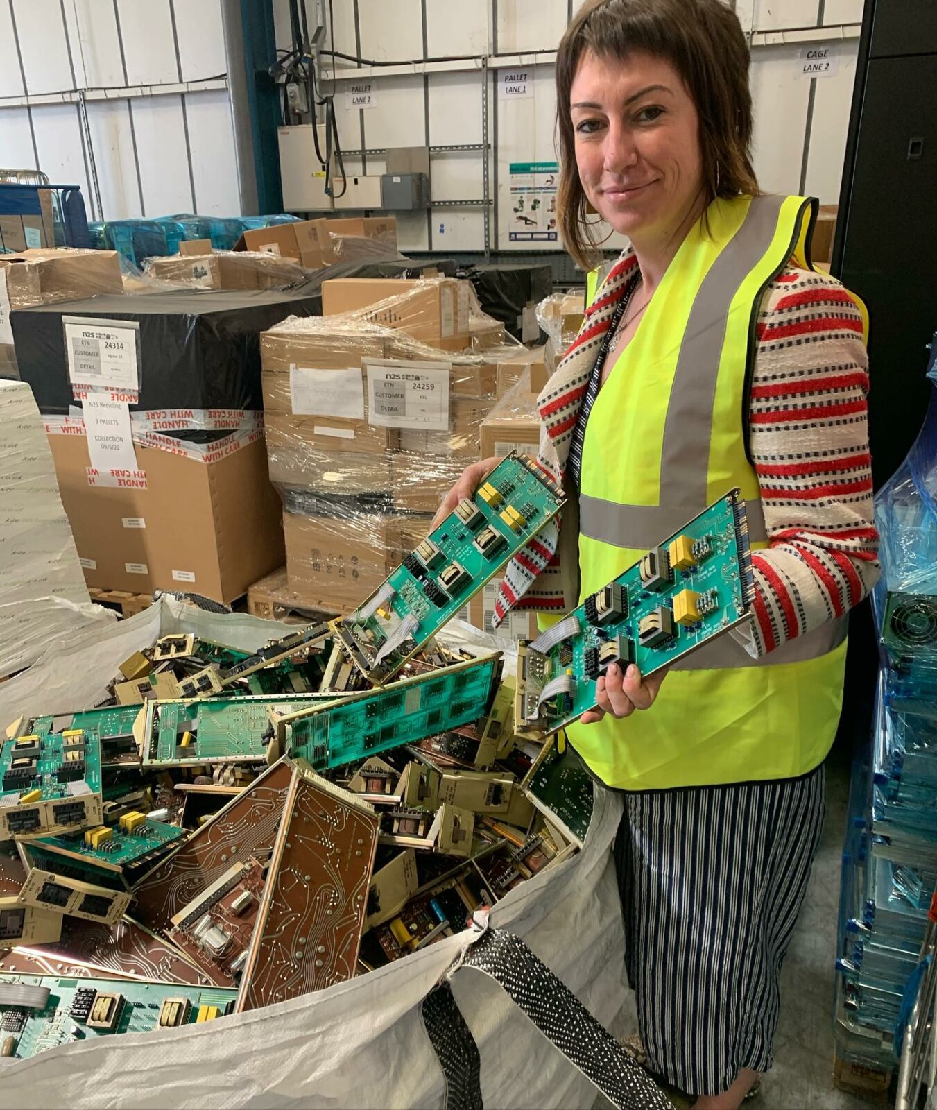 Dismantling e-waste workshop with Katie Surridge